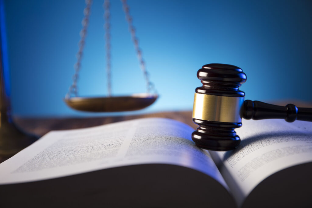 Gavel and scale of justice on a comparative negligence law book, illustrating Georgia&rsquo;s 49% fault rule in car accident claims.